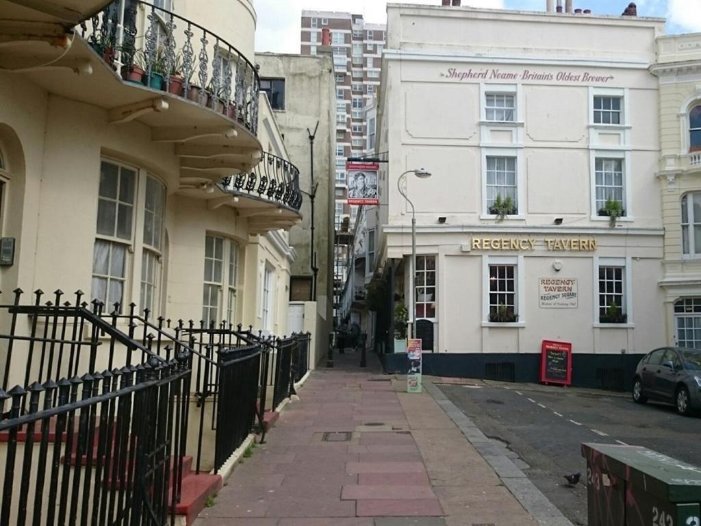 Innit Joy Brighton Luaran gambar